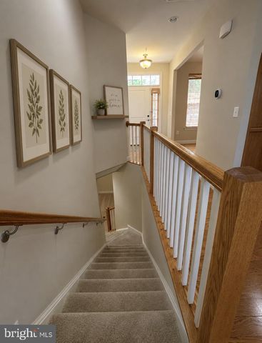 10 STEEPLECHASE DR, La Plata, MD 20646