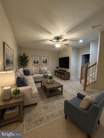 10 STEEPLECHASE DR, La Plata, MD 20646