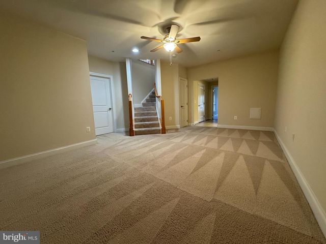 10 STEEPLECHASE DR, La Plata, MD 20646