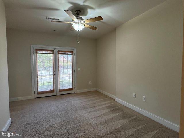 10 STEEPLECHASE DR, La Plata, MD 20646