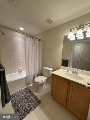 10 STEEPLECHASE DR, La Plata, MD 20646