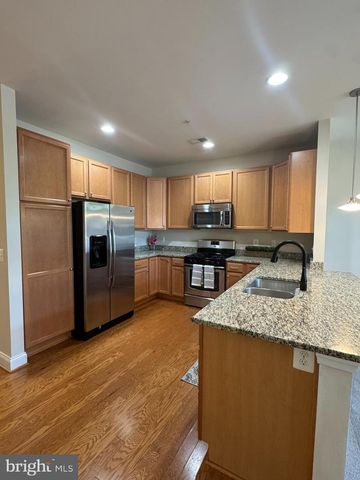 10 STEEPLECHASE DR, La Plata, MD 20646