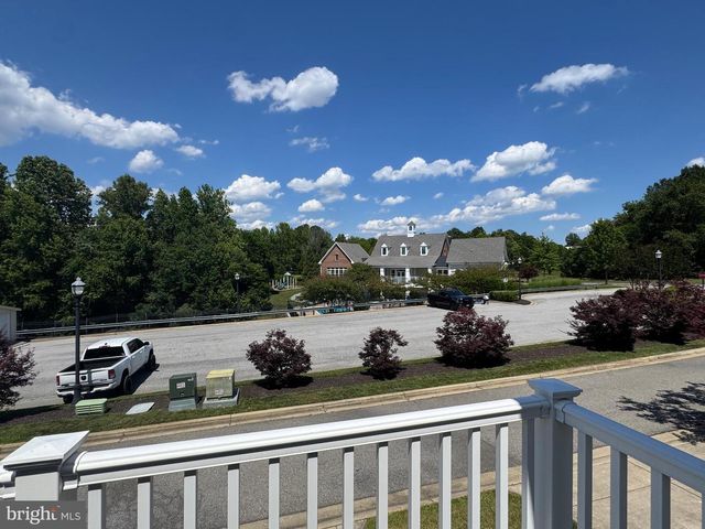 10 STEEPLECHASE DR, La Plata, MD 20646