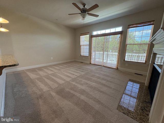 10 STEEPLECHASE DR, La Plata, MD 20646