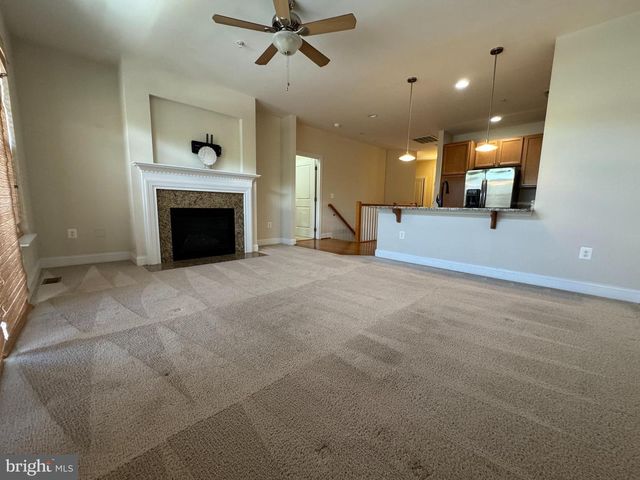 10 STEEPLECHASE DR, La Plata, MD 20646