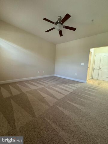 10 STEEPLECHASE DR, La Plata, MD 20646