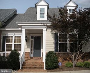 10 STEEPLECHASE DR, La Plata, MD 20646