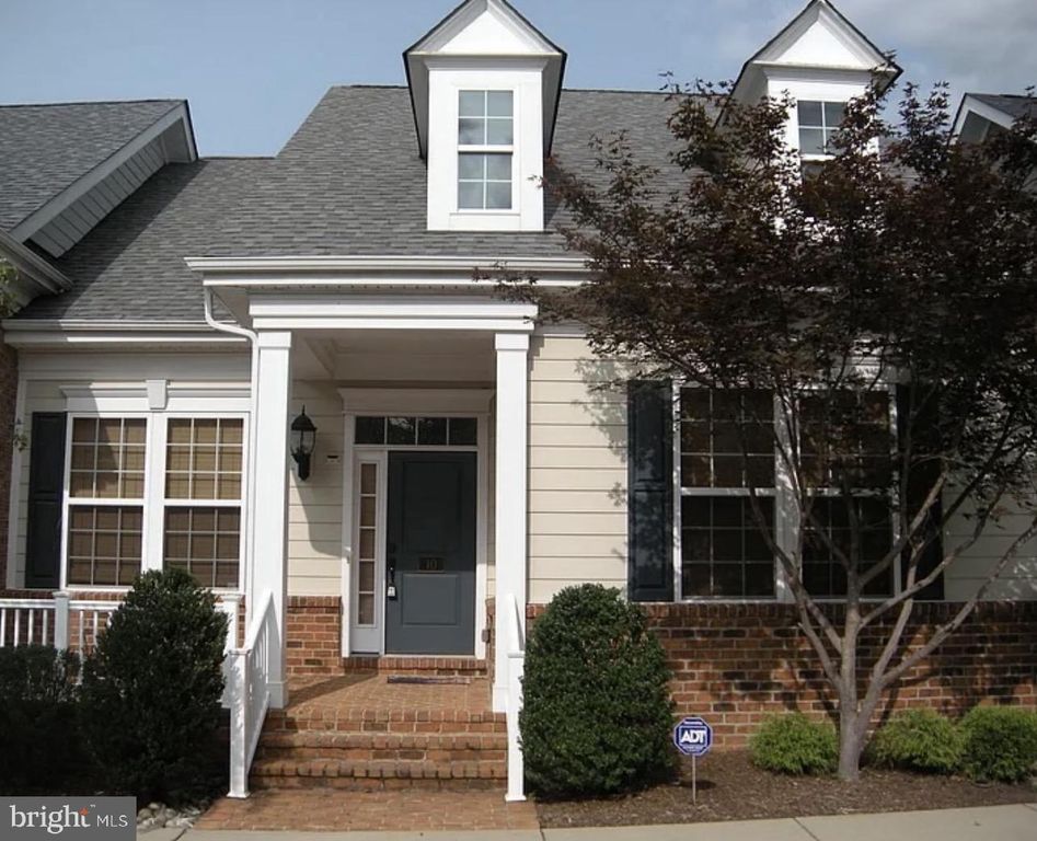 10 STEEPLECHASE DR, La Plata, MD 20646