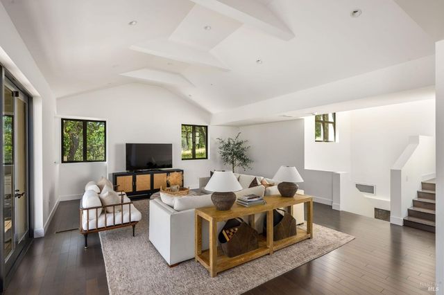 9359 Ladera Rd, Glen Ellen, CA 95442