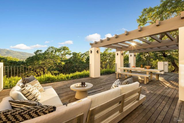 9359 Ladera Rd, Glen Ellen, CA 95442