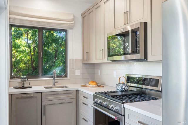 9359 Ladera Rd, Glen Ellen, CA 95442