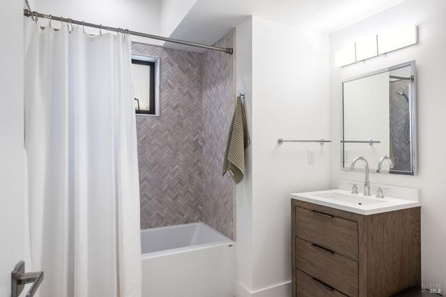 9359 Ladera Rd, Glen Ellen, CA 95442