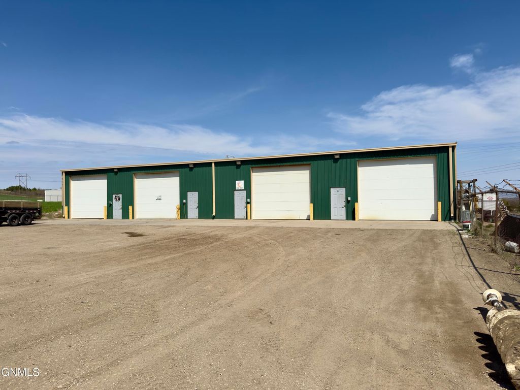 2107 37th Street, Mandan, ND 58554