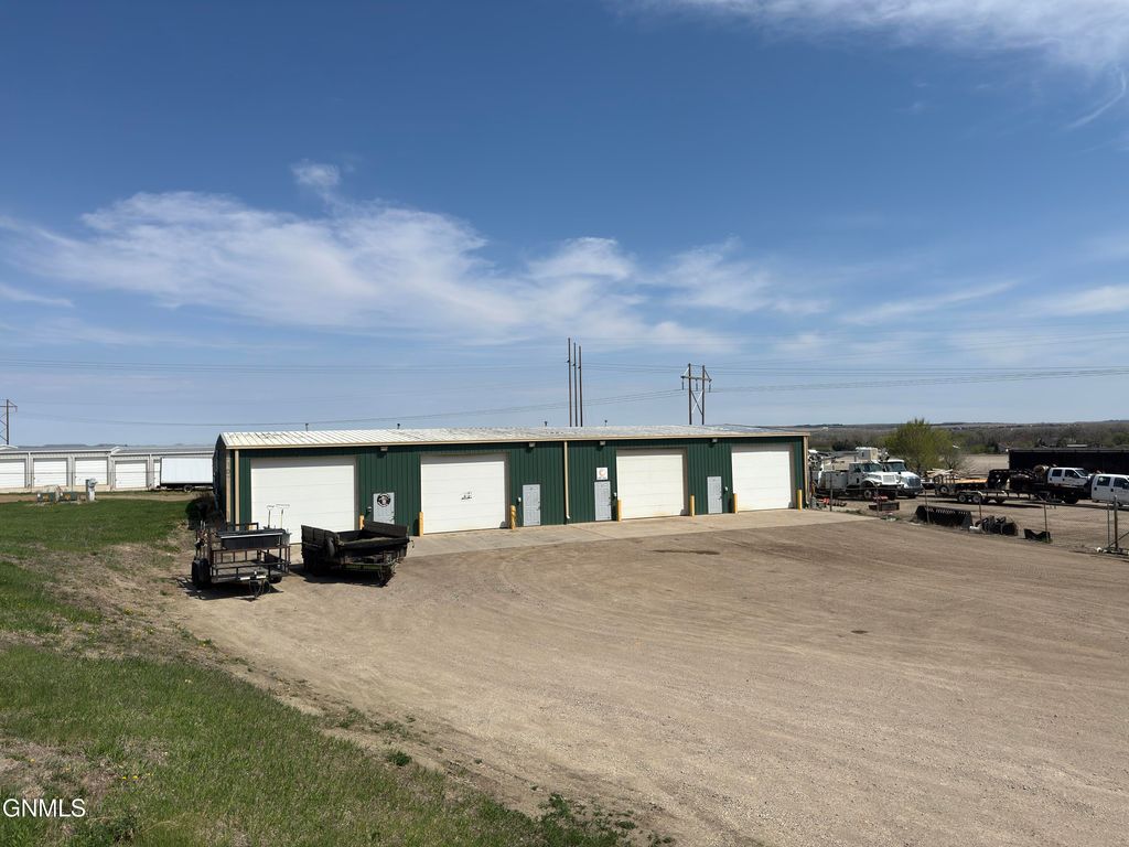 2107 37th Street, Mandan, ND 58554 photo 3