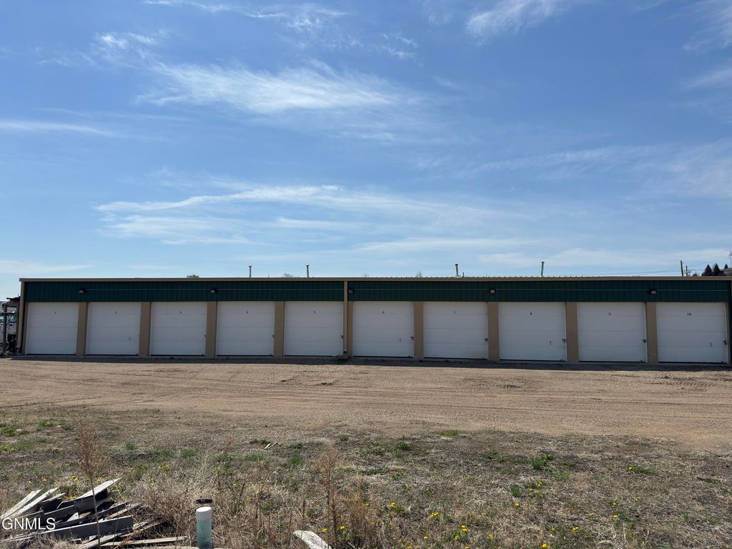 2107 37th Street, Mandan, ND 58554 photo 6