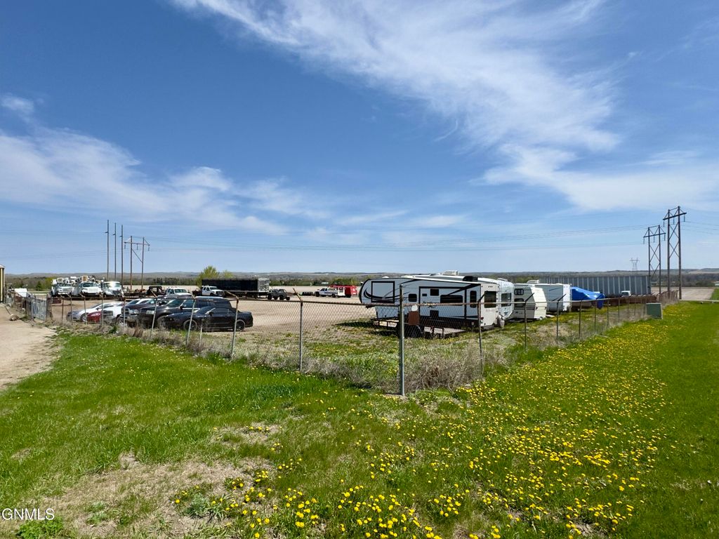 2107 37th Street, Mandan, ND 58554 photo 8