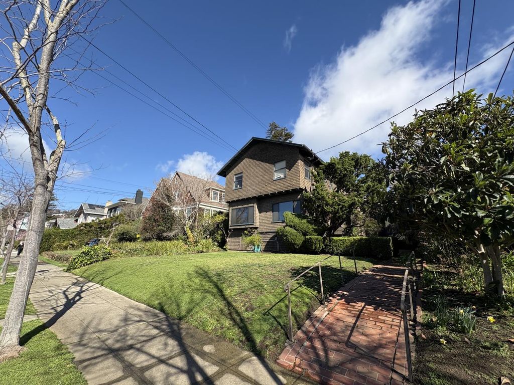 2629 Piedmont Avenue E, Berkeley, CA 94704