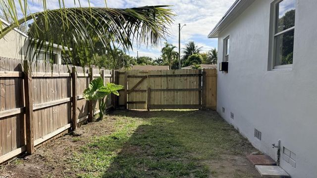 2745 Funston Street, Hollywood, FL 33020