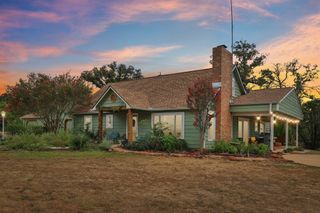 128 Copeland Hill RD, Smithville, TX 78957