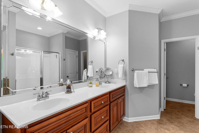 828 Clover Fields Lane, Knoxville, TN 37932