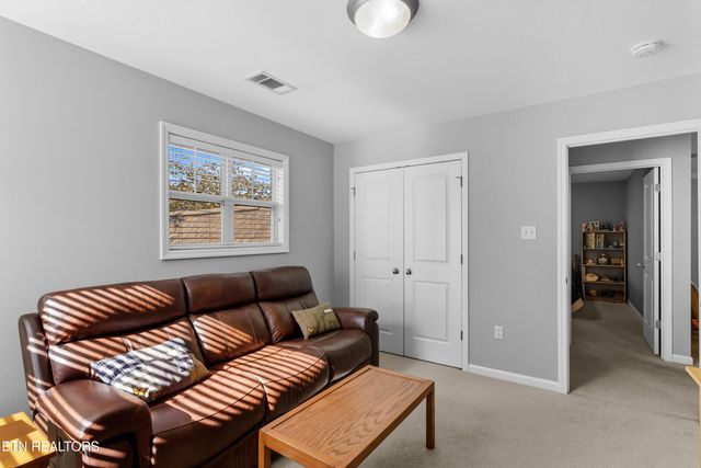 828 Clover Fields Lane, Knoxville, TN 37932