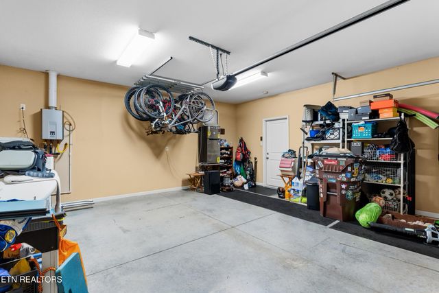 828 Clover Fields Lane, Knoxville, TN 37932