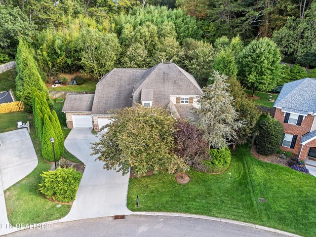 828 Clover Fields Lane, Knoxville, TN 37932