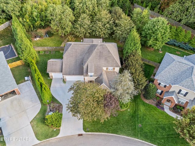 828 Clover Fields Lane, Knoxville, TN 37932