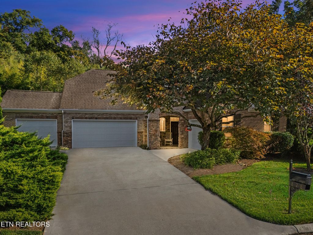 828 Clover Fields Lane, Knoxville, TN 37932