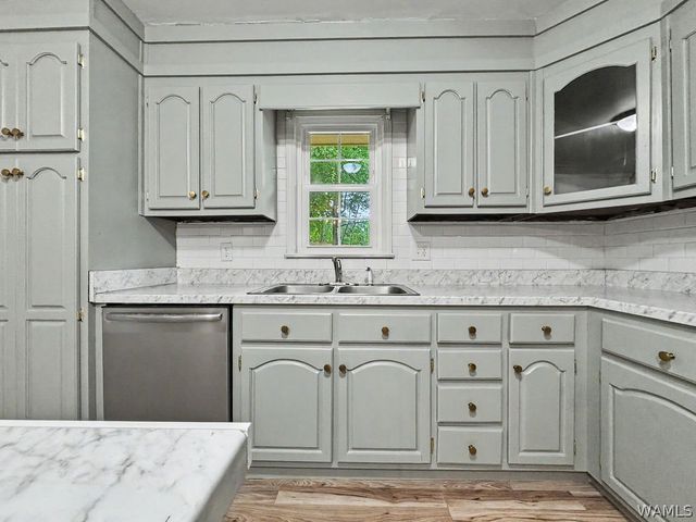 13757 Crystal Lake, Coker, AL 35452