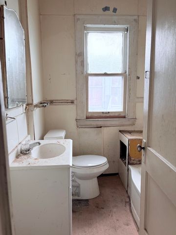 6421 Floyd Avenue, Detroit, MI 48210