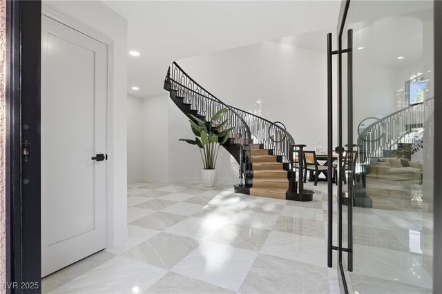 4942 Tierra Del Sol Drive, Las Vegas, NV 89113