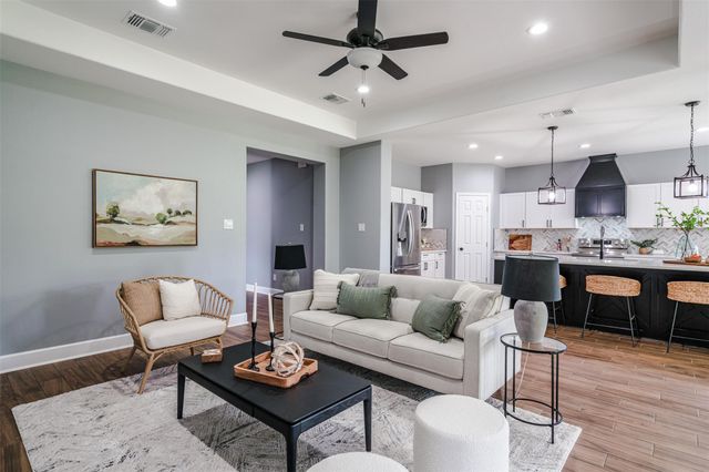 367 Stockade Ranch RD, Paige, TX 78659