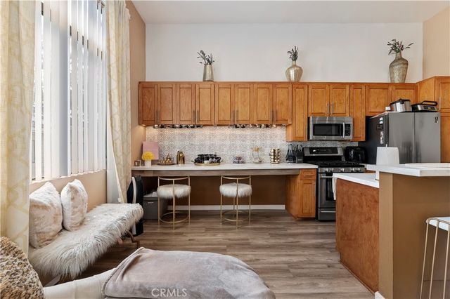 4652 Don Lorenzo B, Los Angeles, CA 90008