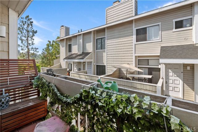 4652 Don Lorenzo B, Los Angeles, CA 90008