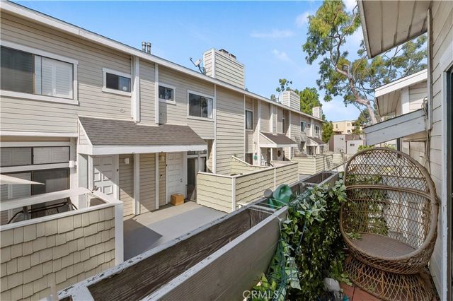 4652 Don Lorenzo B, Los Angeles, CA 90008