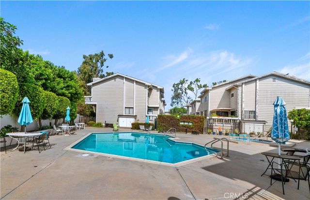 4652 Don Lorenzo B, Los Angeles, CA 90008