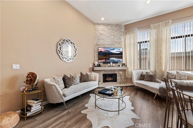 4652 Don Lorenzo B, Los Angeles, CA 90008