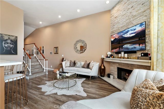 4652 Don Lorenzo B, Los Angeles, CA 90008
