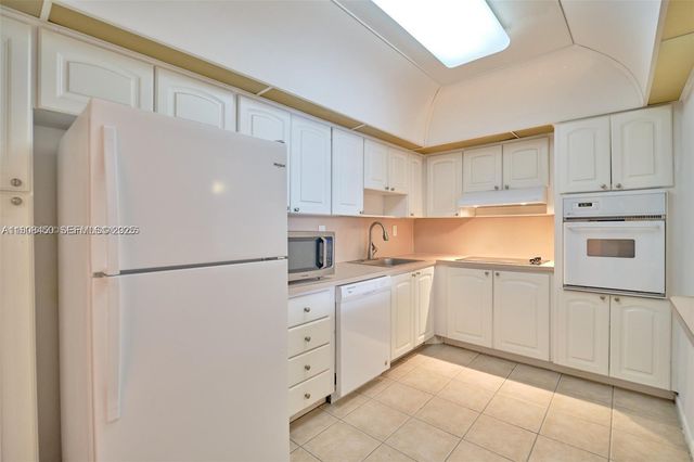 19390 Collins Avenue 217, Sunny Isles Beach, FL 33160
