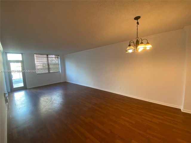 19390 Collins Avenue 217, Sunny Isles Beach, FL 33160