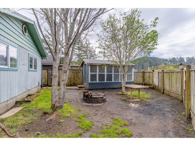 4634 Se LEE Ave, Lincoln City, OR 97367