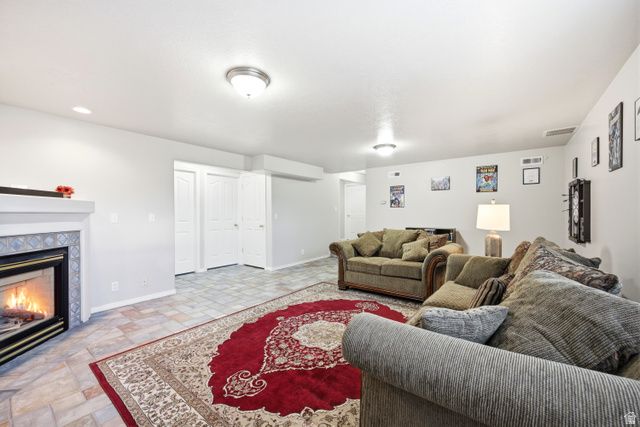 9787 S GARDEN GLEN RD, South Jordan, UT 84095