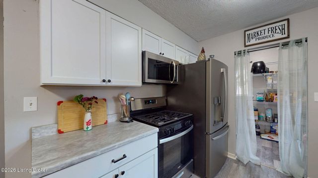 9741 Mason Ln, Fairdale, KY 40118