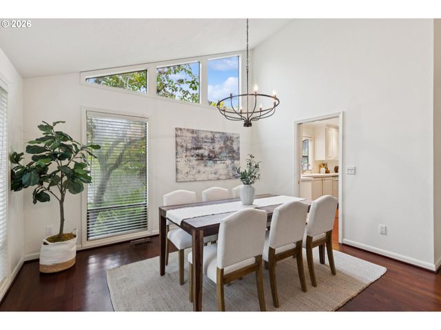 7050 Sw CHAPEL Ln, Portland, OR 97223
