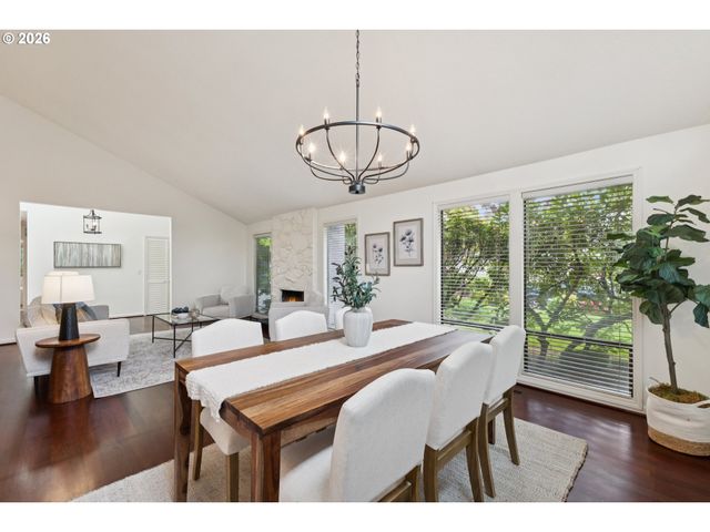 7050 Sw CHAPEL Ln, Portland, OR 97223