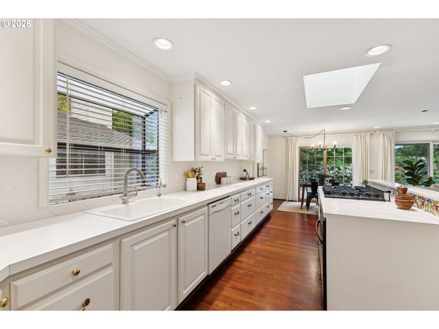 7050 Sw CHAPEL Ln, Portland, OR 97223
