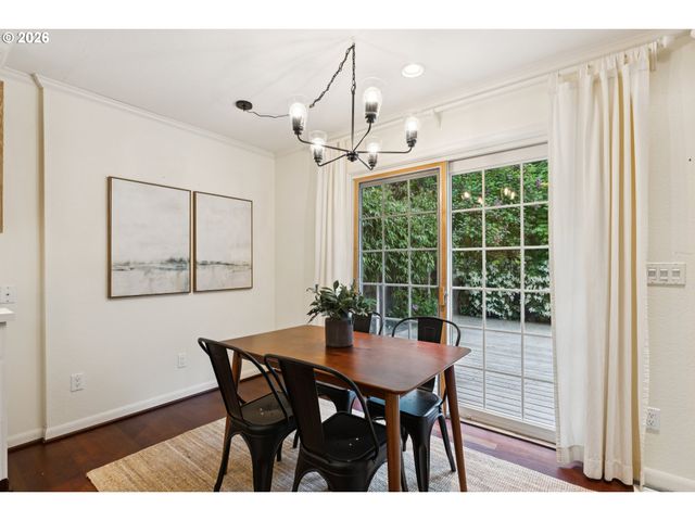 7050 Sw CHAPEL Ln, Portland, OR 97223
