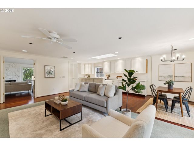 7050 Sw CHAPEL Ln, Portland, OR 97223