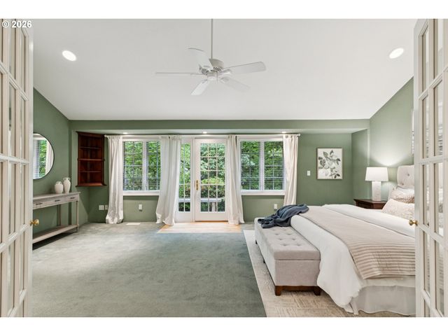 7050 Sw CHAPEL Ln, Portland, OR 97223